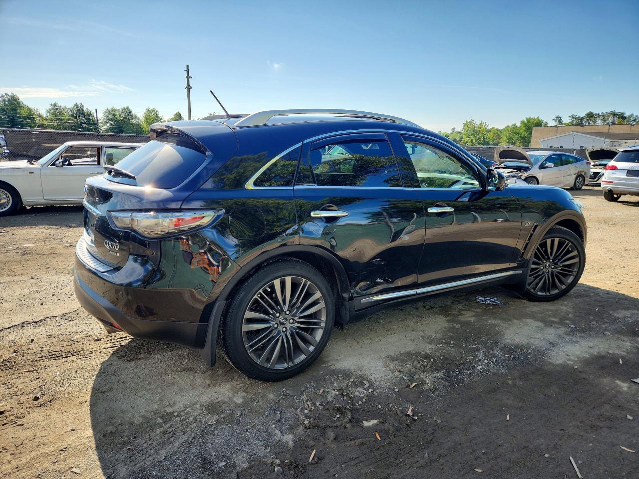 2017 INFINITI QX70 BASE — photo 3