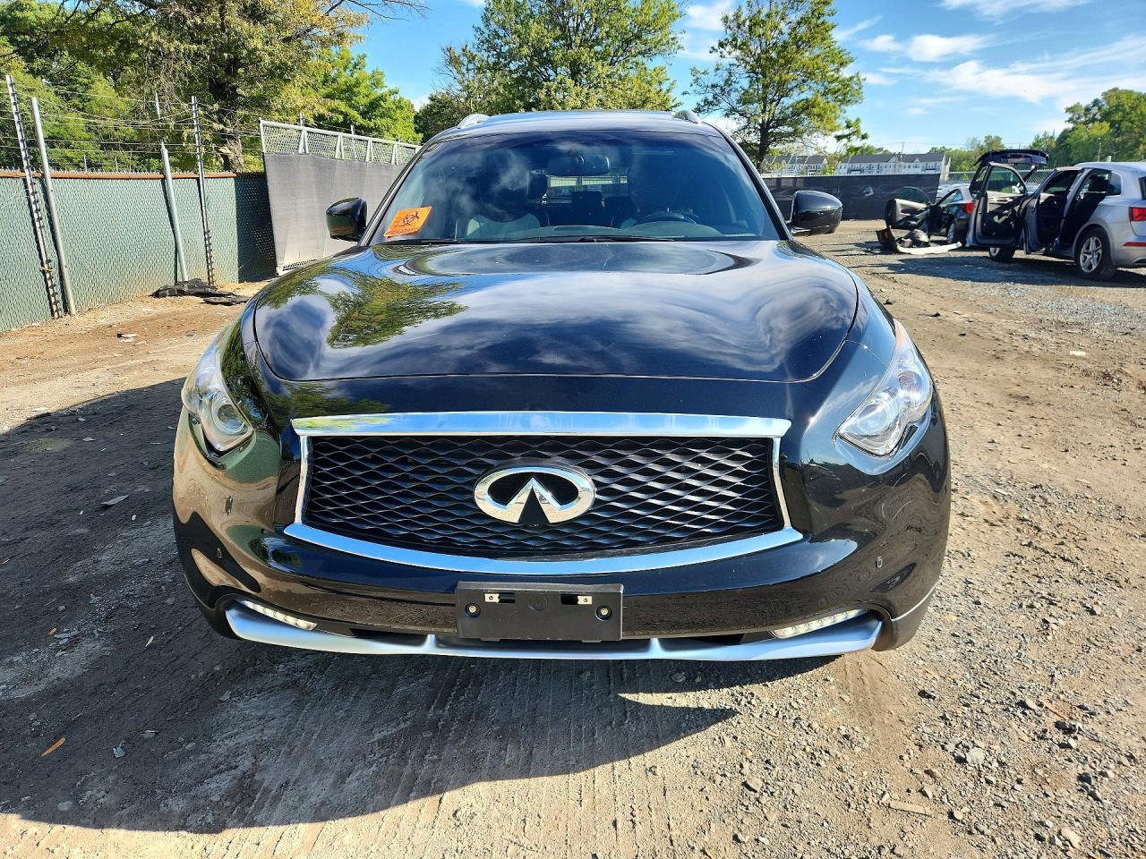 2017 INFINITI QX70 BASE — photo 5