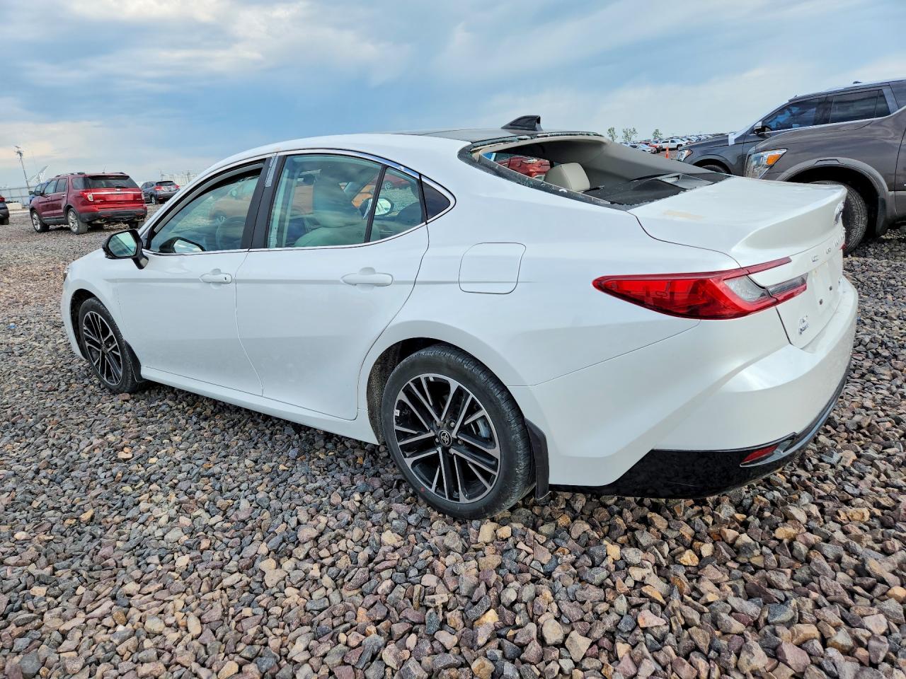 2025 TOYOTA CAMRY XLE — снимка 2