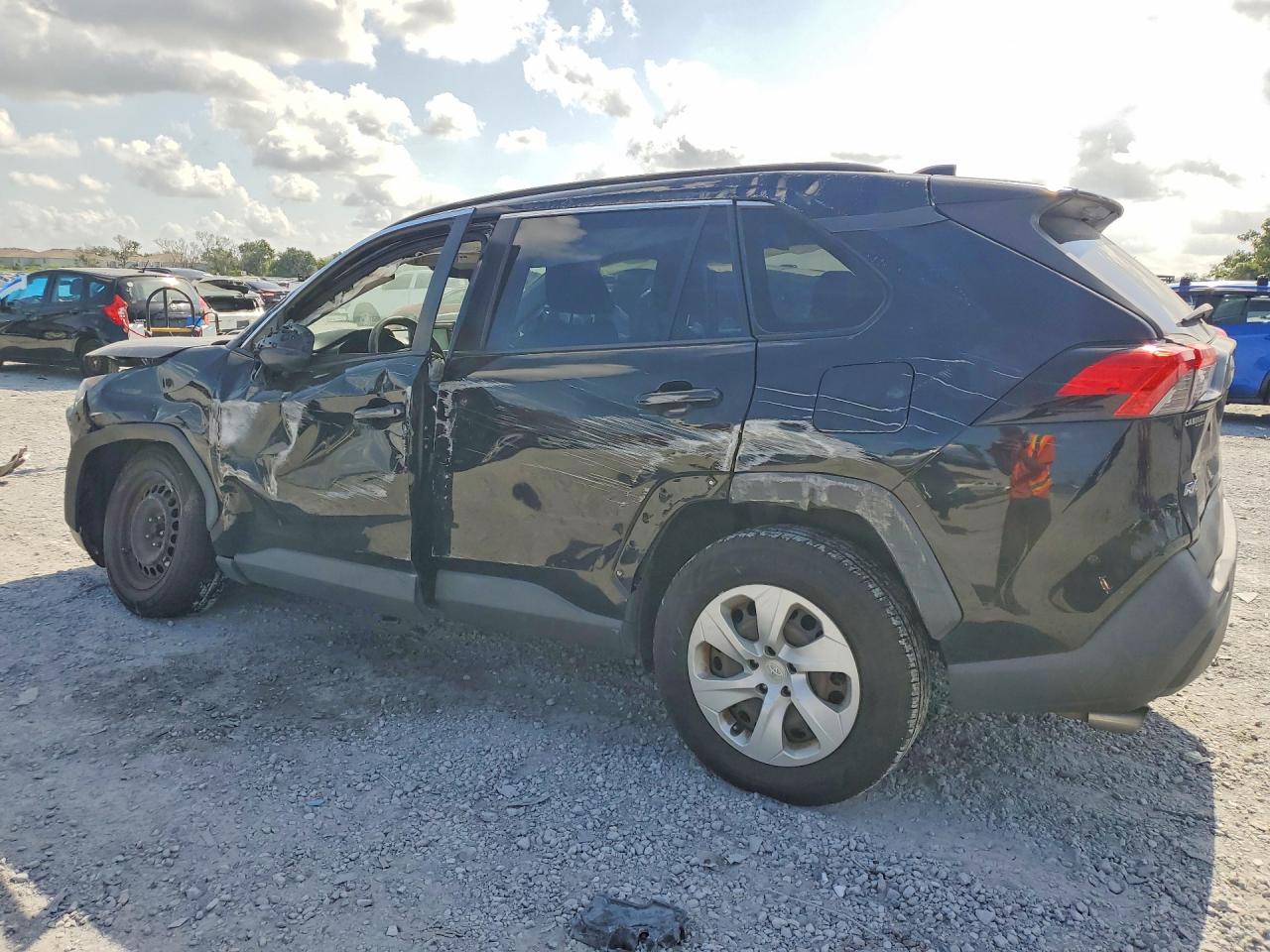 2019 TOYOTA RAV4 LE — снимка 2
