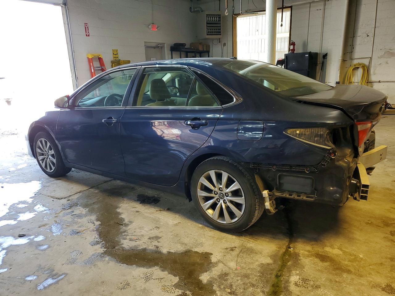2017 TOYOTA CAMRY XLE — снимка 2