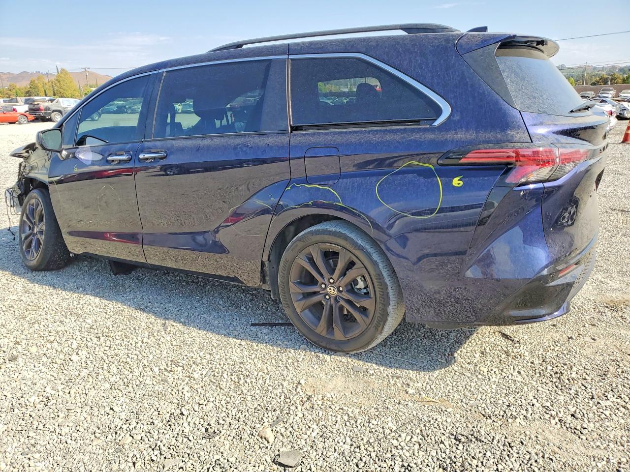 2022 TOYOTA SIENNA XSE — снимка 2