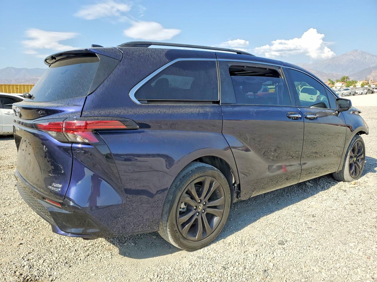 2022 TOYOTA SIENNA XSE — снимка 3