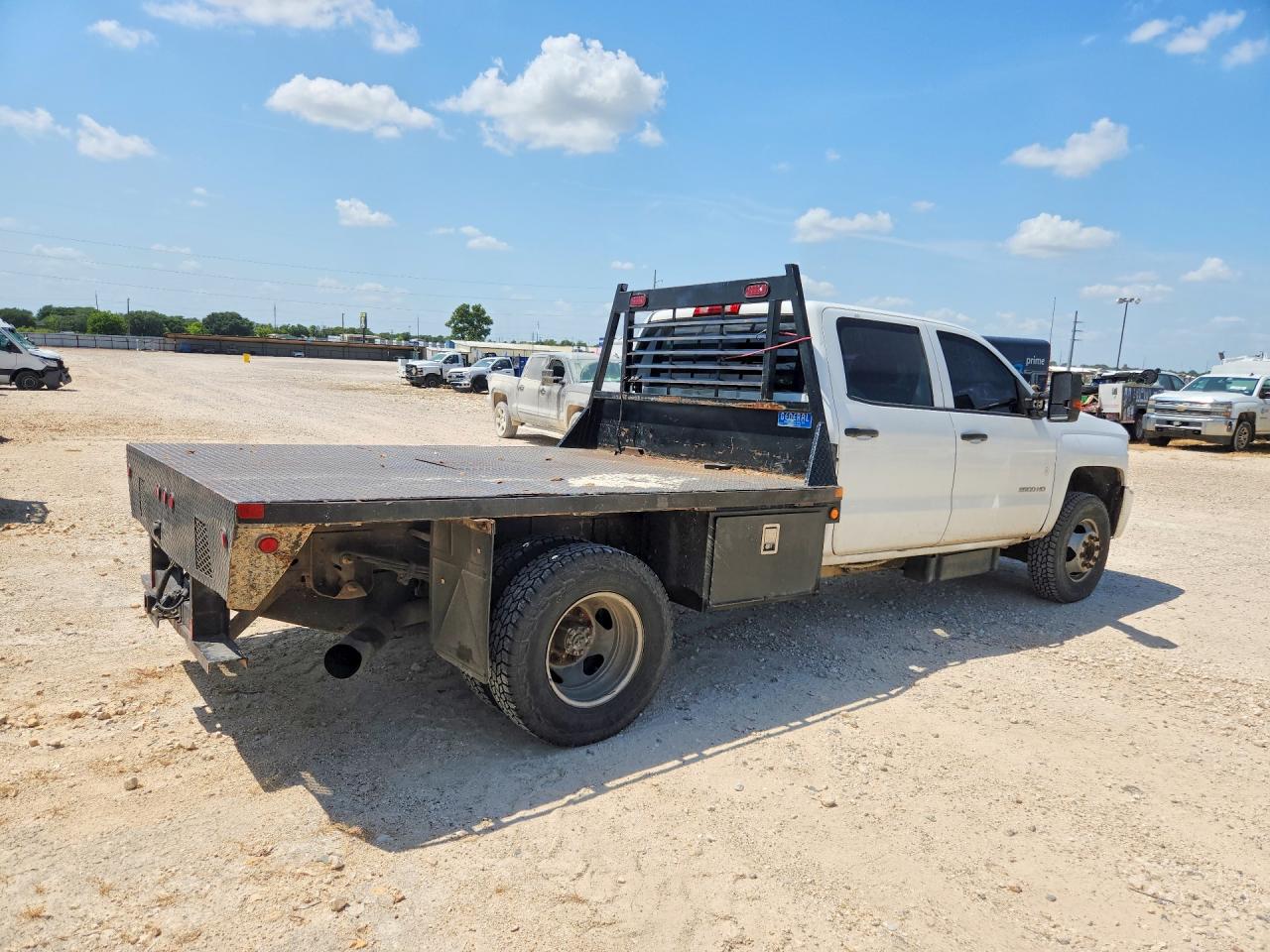 2015 CHEVROLET SILVERADO C3500 — снимка 3