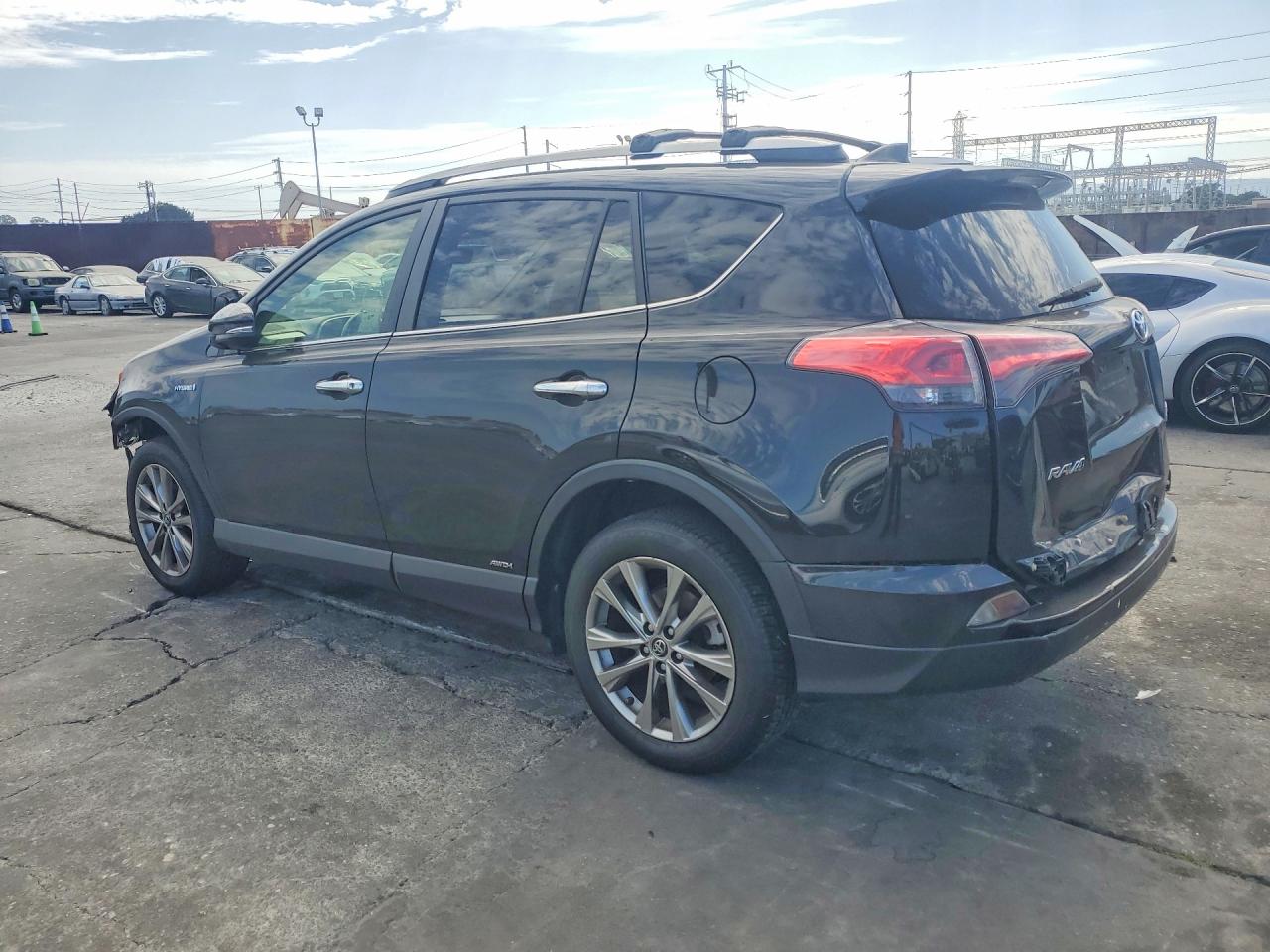 2017 TOYOTA RAV4 HV LIMITED — снимка 2