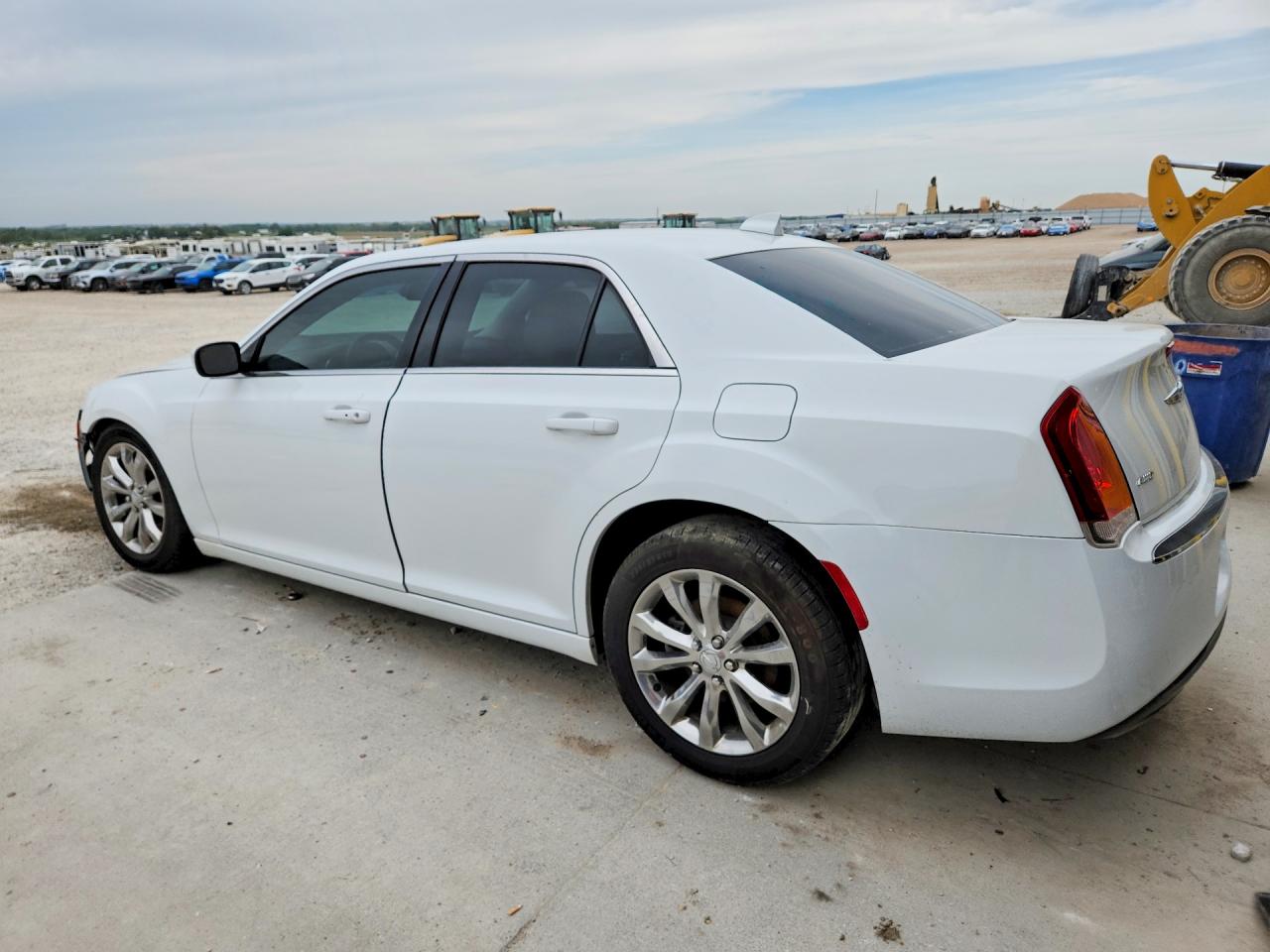 2017 CHRYSLER 300 LIMITED — снимка 2