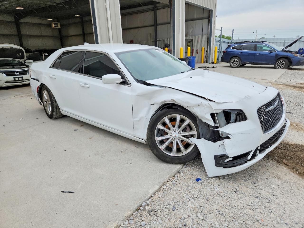 2017 CHRYSLER 300 LIMITED — снимка 4