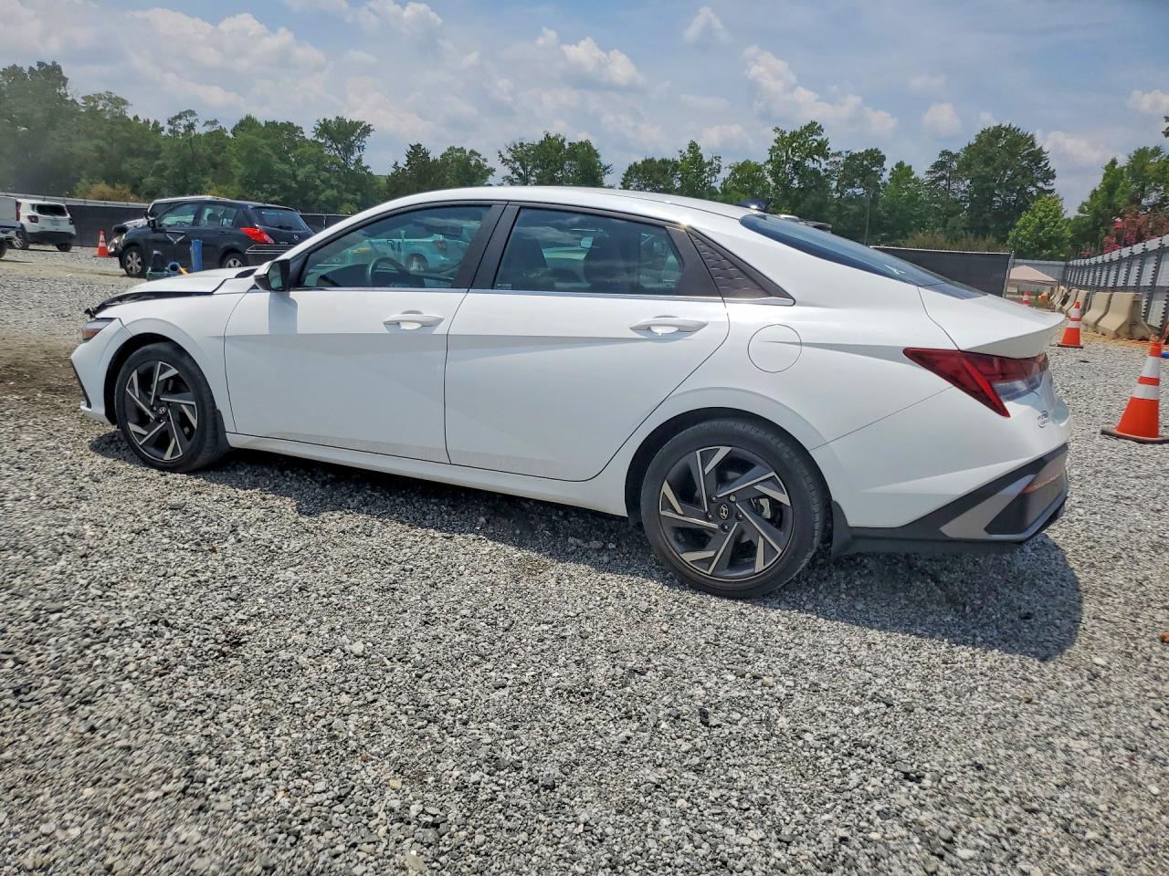 2024 HYUNDAI ELANTRA LIMITED — снимка 2