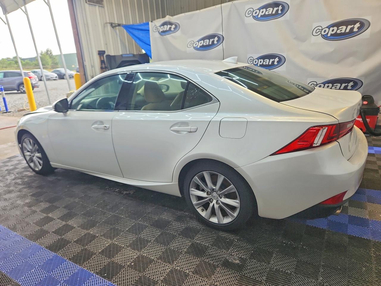 2016 LEXUS IS 200T — снимка 2