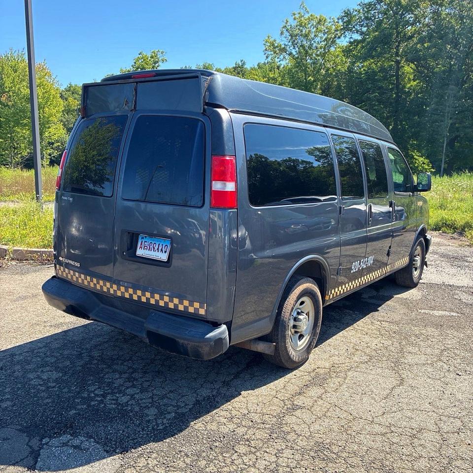 2017 CHEVROLET EXPRESS G2500 LS — снимка 4