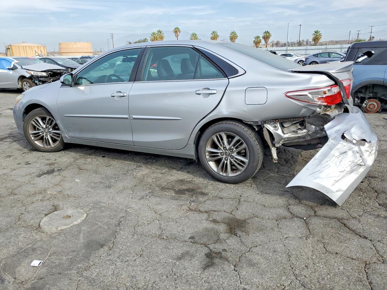 2015 TOYOTA CAMRY SE — снимка 2