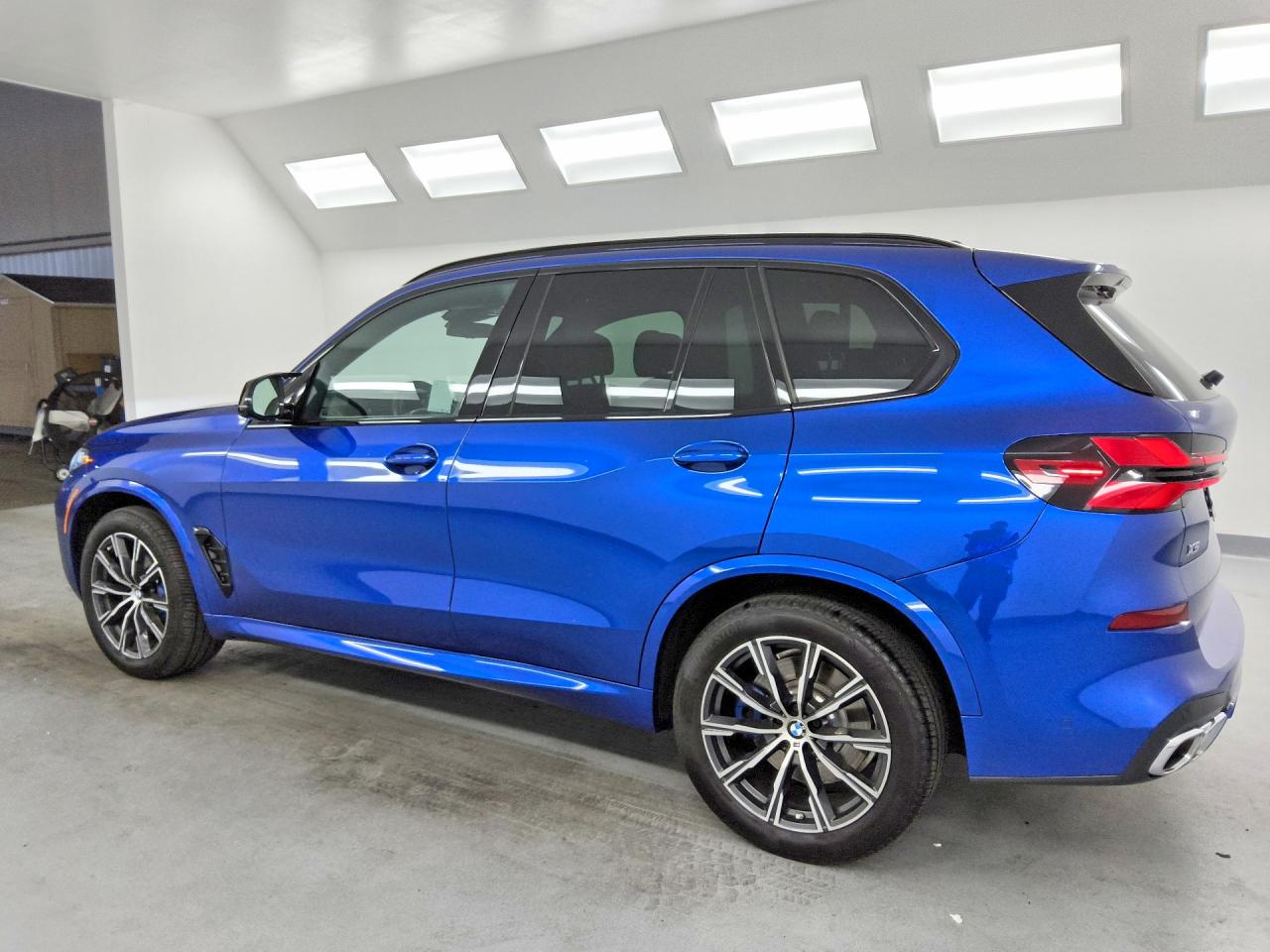 2026 BMW X5 M60I — снимка 2