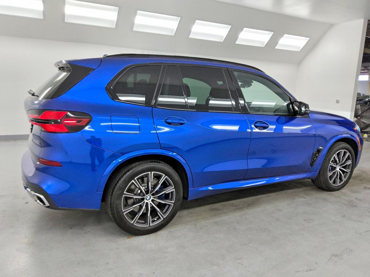 2026 BMW X5 M60I — снимка 3