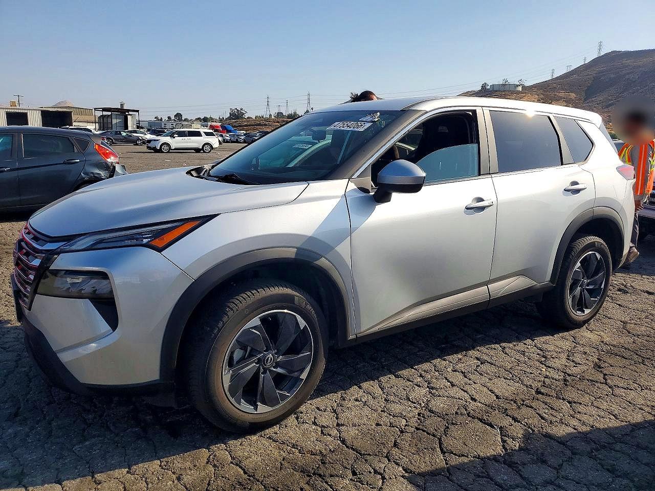 2024 NISSAN ROGUE SV