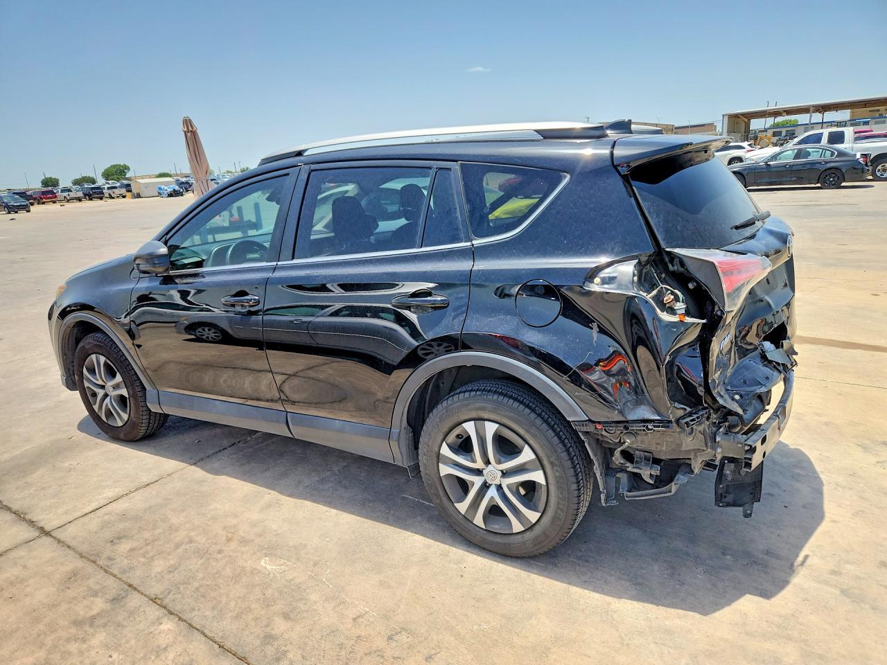 2018 TOYOTA RAV4 LE — снимка 2