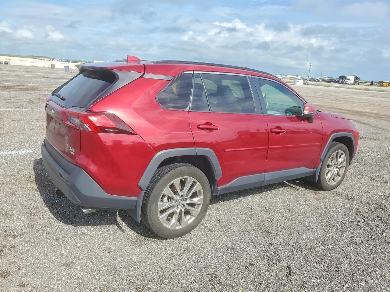 2019 TOYOTA RAV4 XLE PREMIUM — снимка 3