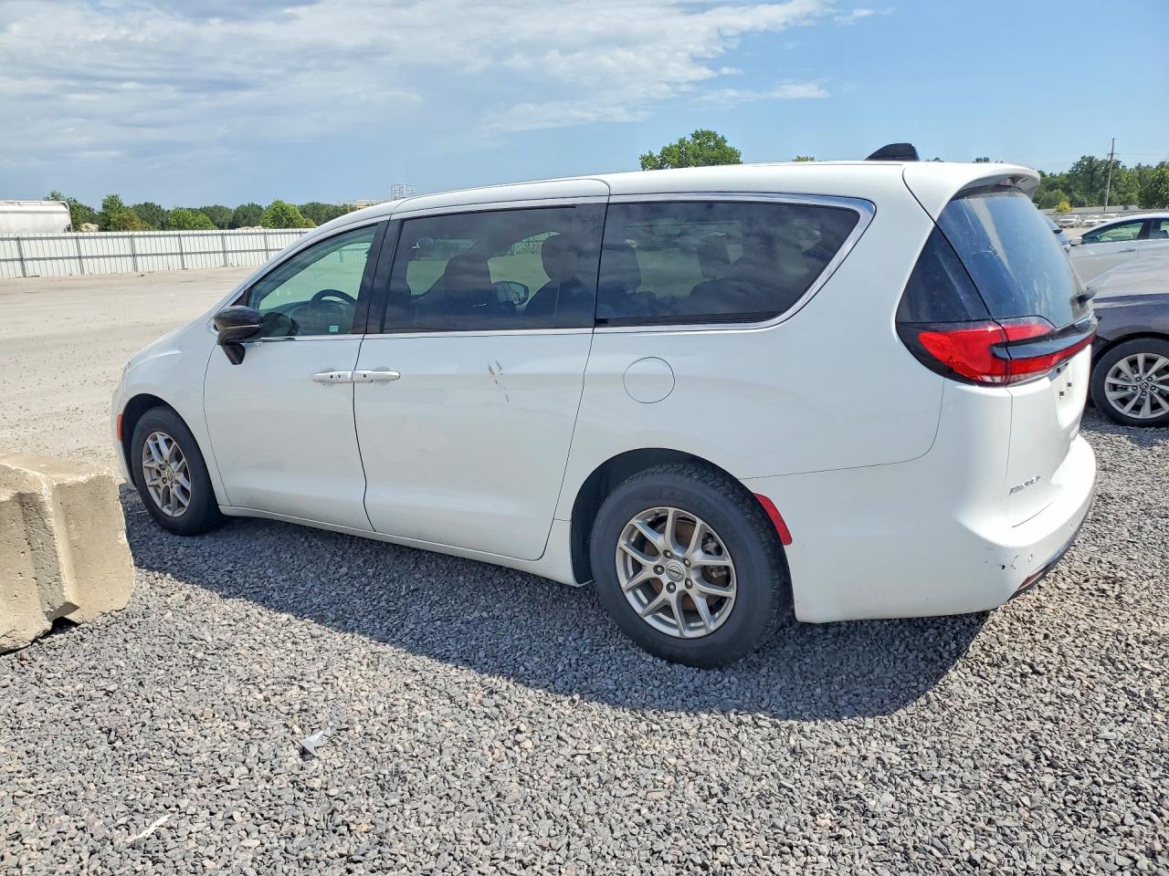 2024 CHRYSLER PACIFICA TOURING L — снимка 2