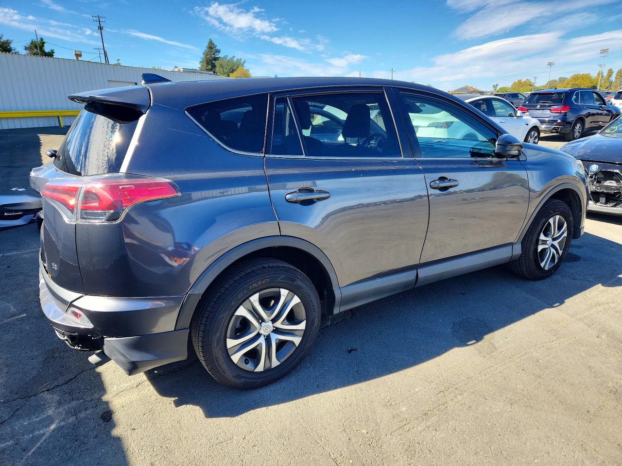 2018 TOYOTA RAV4 LE — снимка 3