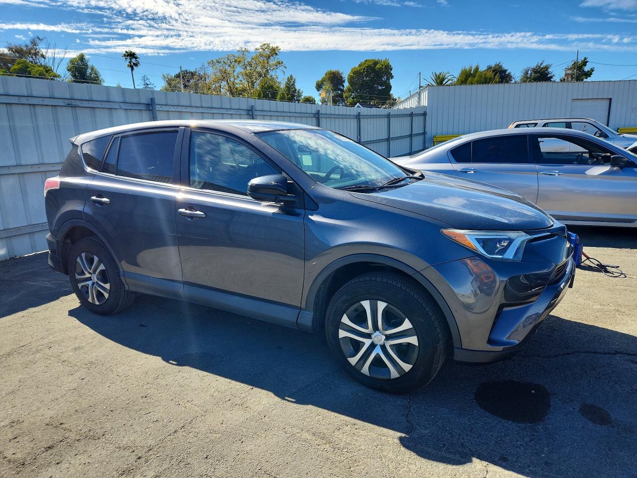 2018 TOYOTA RAV4 LE — снимка 4