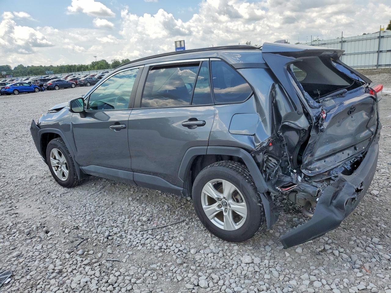 2021 TOYOTA RAV4 XLE — снимка 2