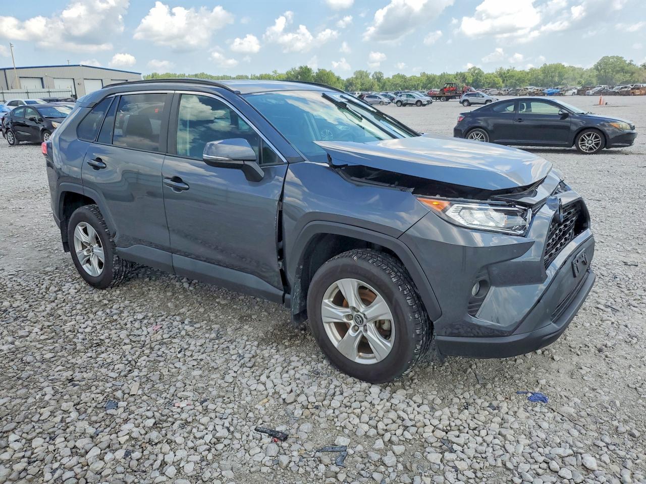 2021 TOYOTA RAV4 XLE — снимка 4