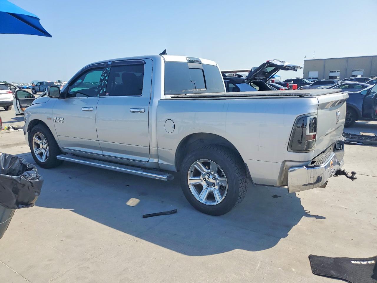 2017 RAM 1500 SLT — снимка 2