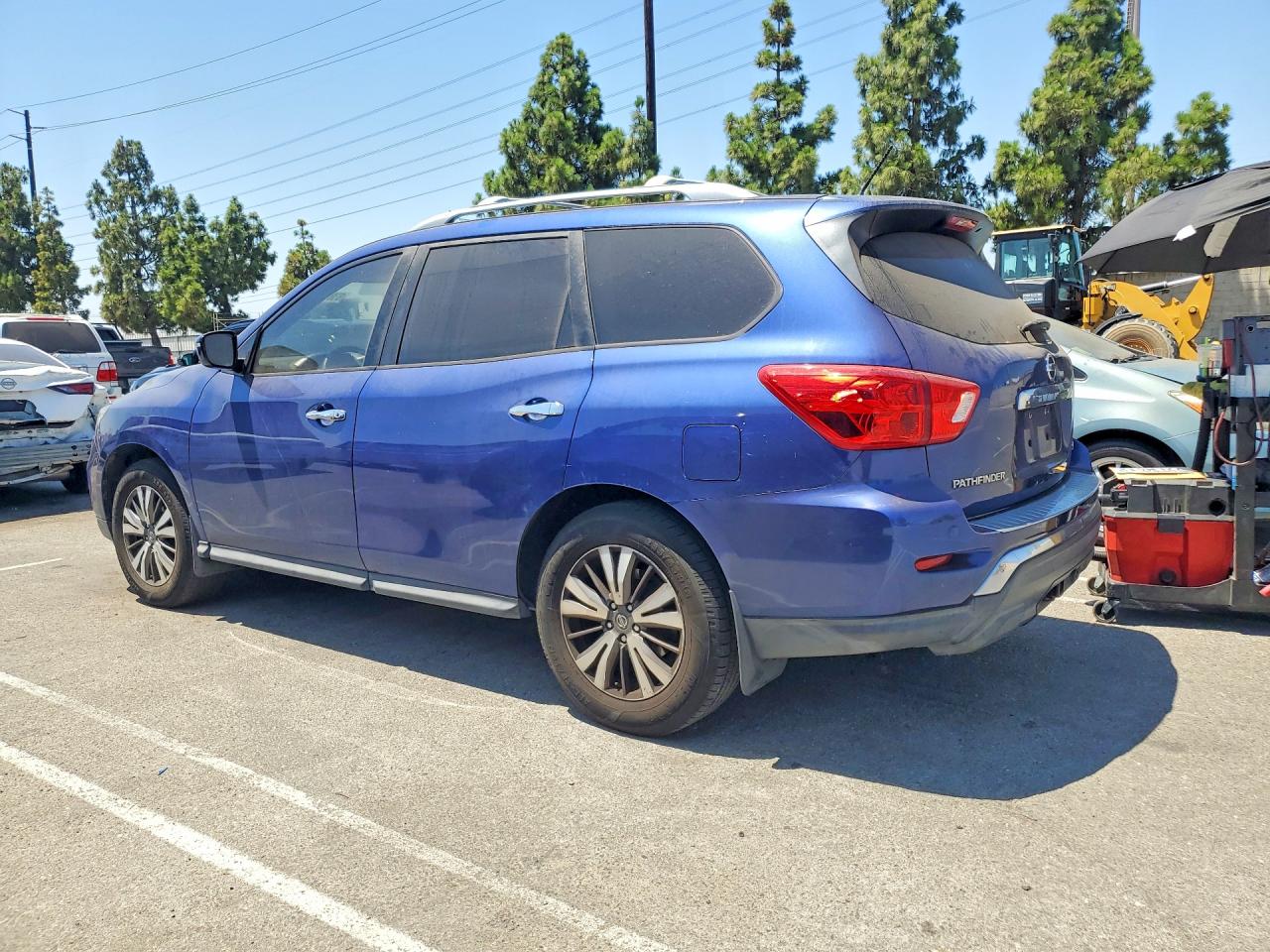 2017 NISSAN PATHFINDER SV — снимка 2