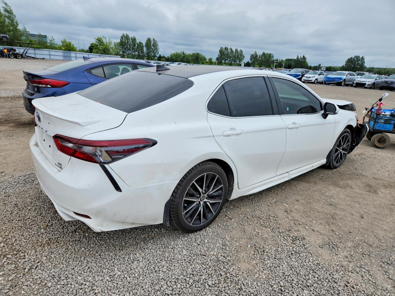 2024 TOYOTA CAMRY XLE — снимка 3