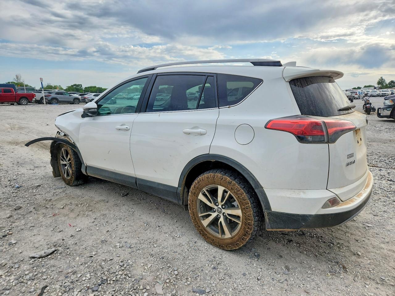 2017 TOYOTA RAV4 XLE — снимка 2