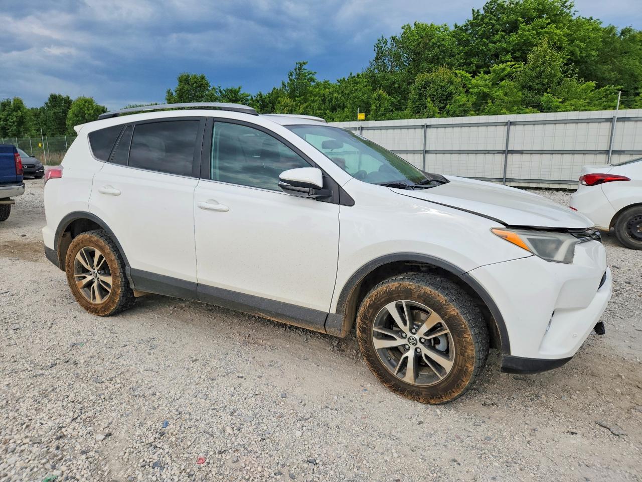 2017 TOYOTA RAV4 XLE — снимка 4