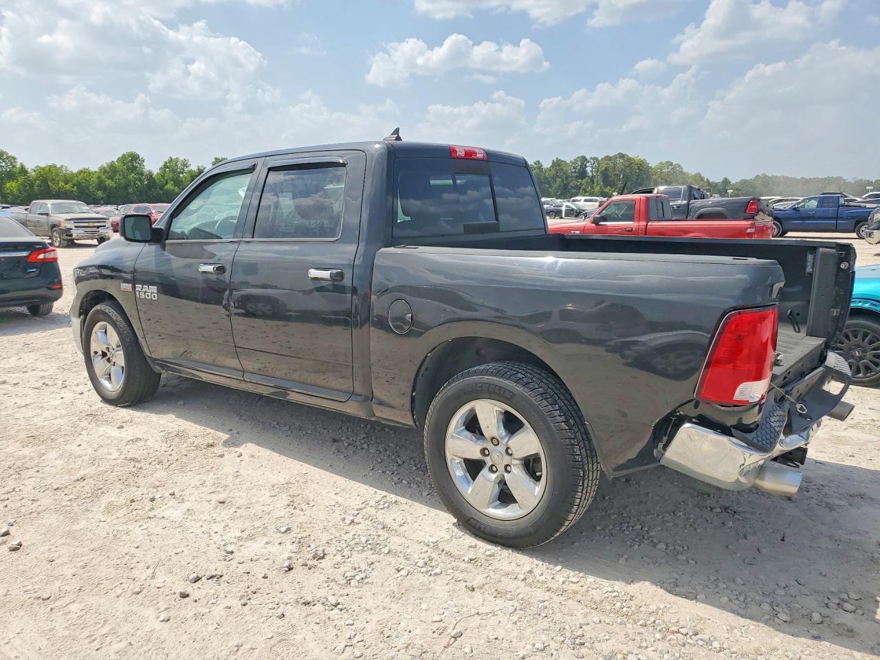 2017 RAM 1500 SLT — снимка 2