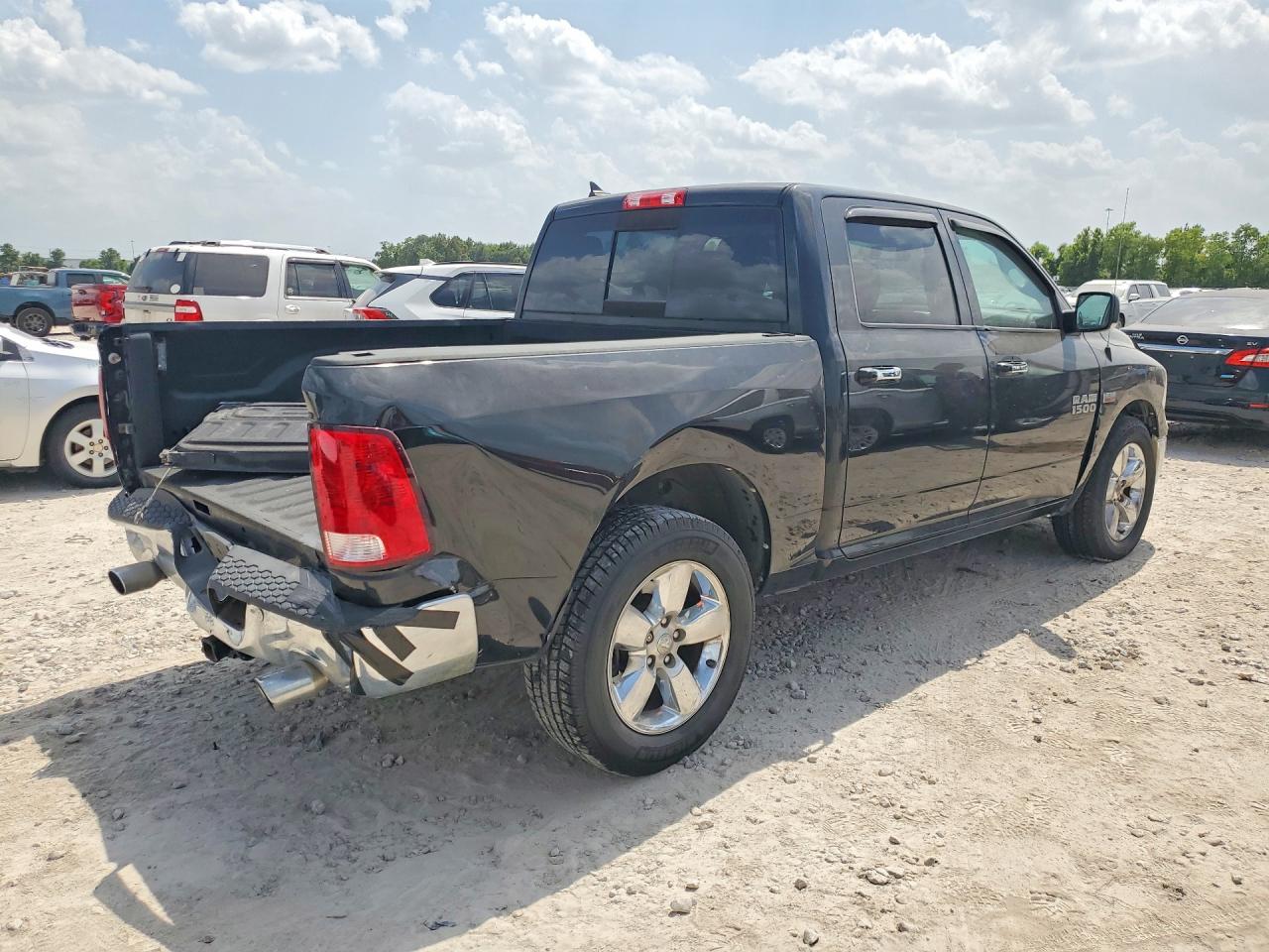 2017 RAM 1500 SLT — снимка 3