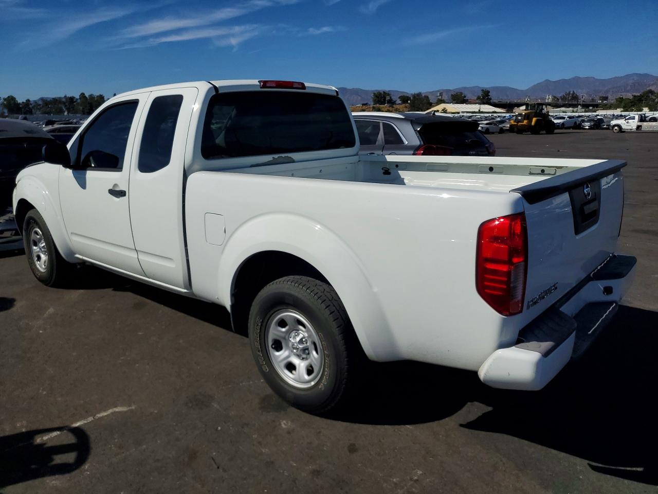 2017 NISSAN FRONTIER S — снимка 2