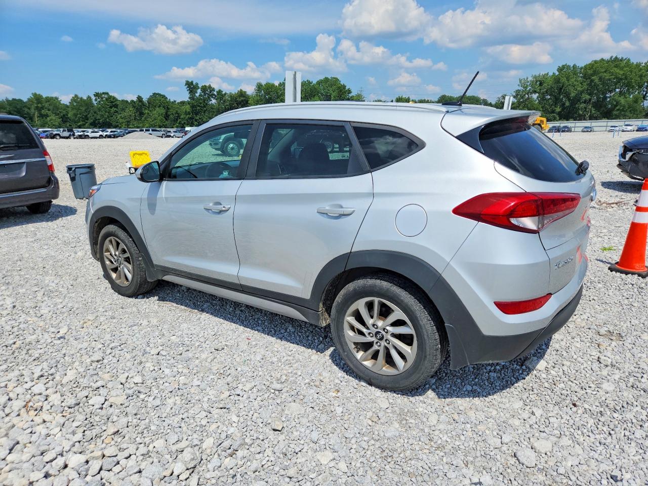 2017 HYUNDAI TUCSON SE — снимка 2