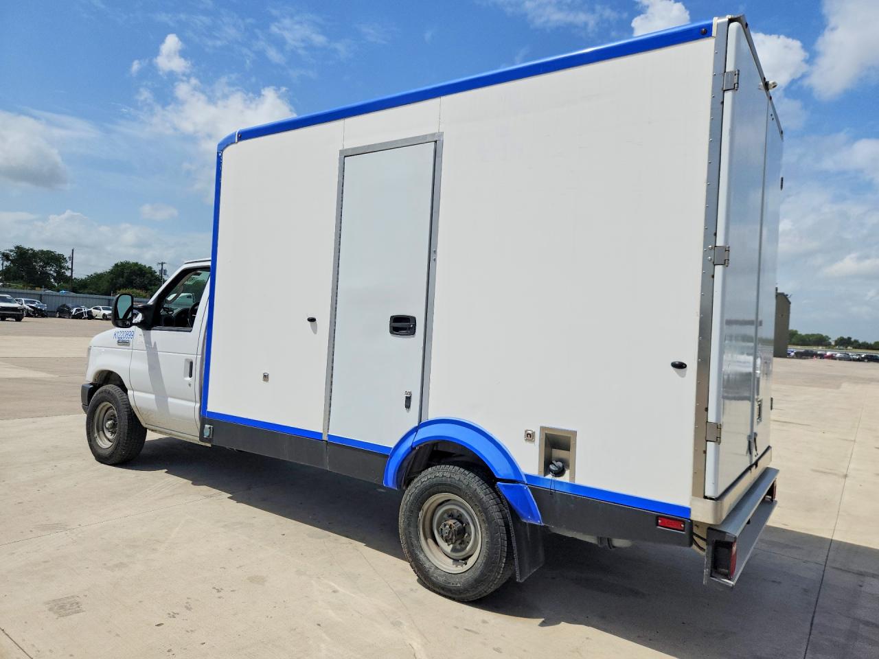 2023 FORD E350 — снимка 2