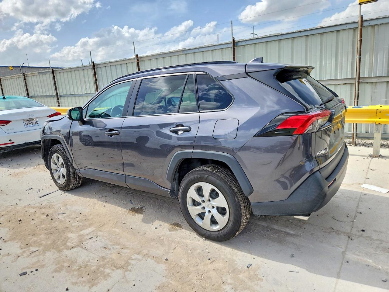 2021 TOYOTA RAV4 LE — снимка 2