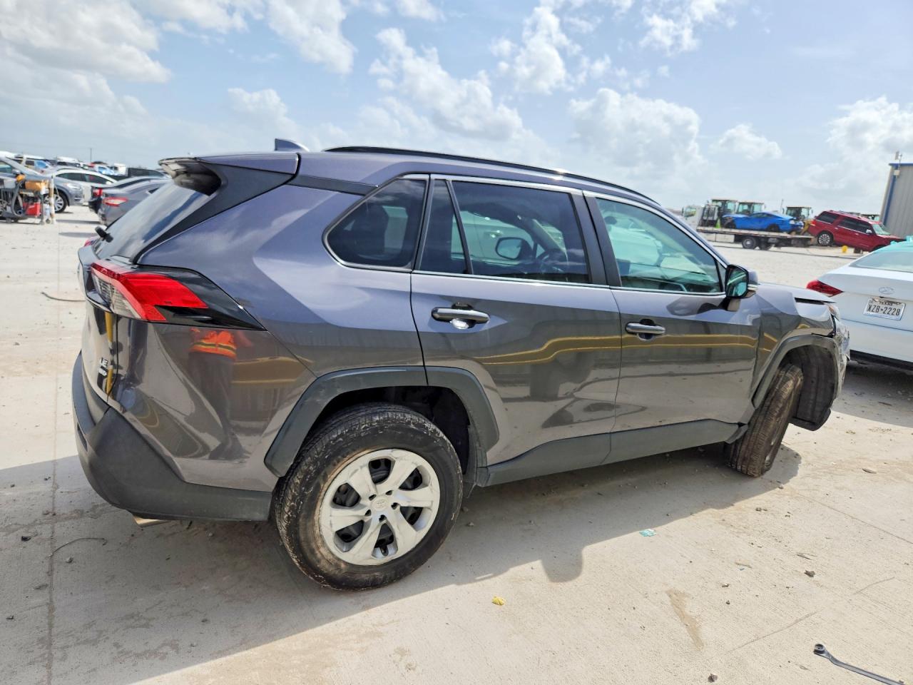 2021 TOYOTA RAV4 LE — снимка 3