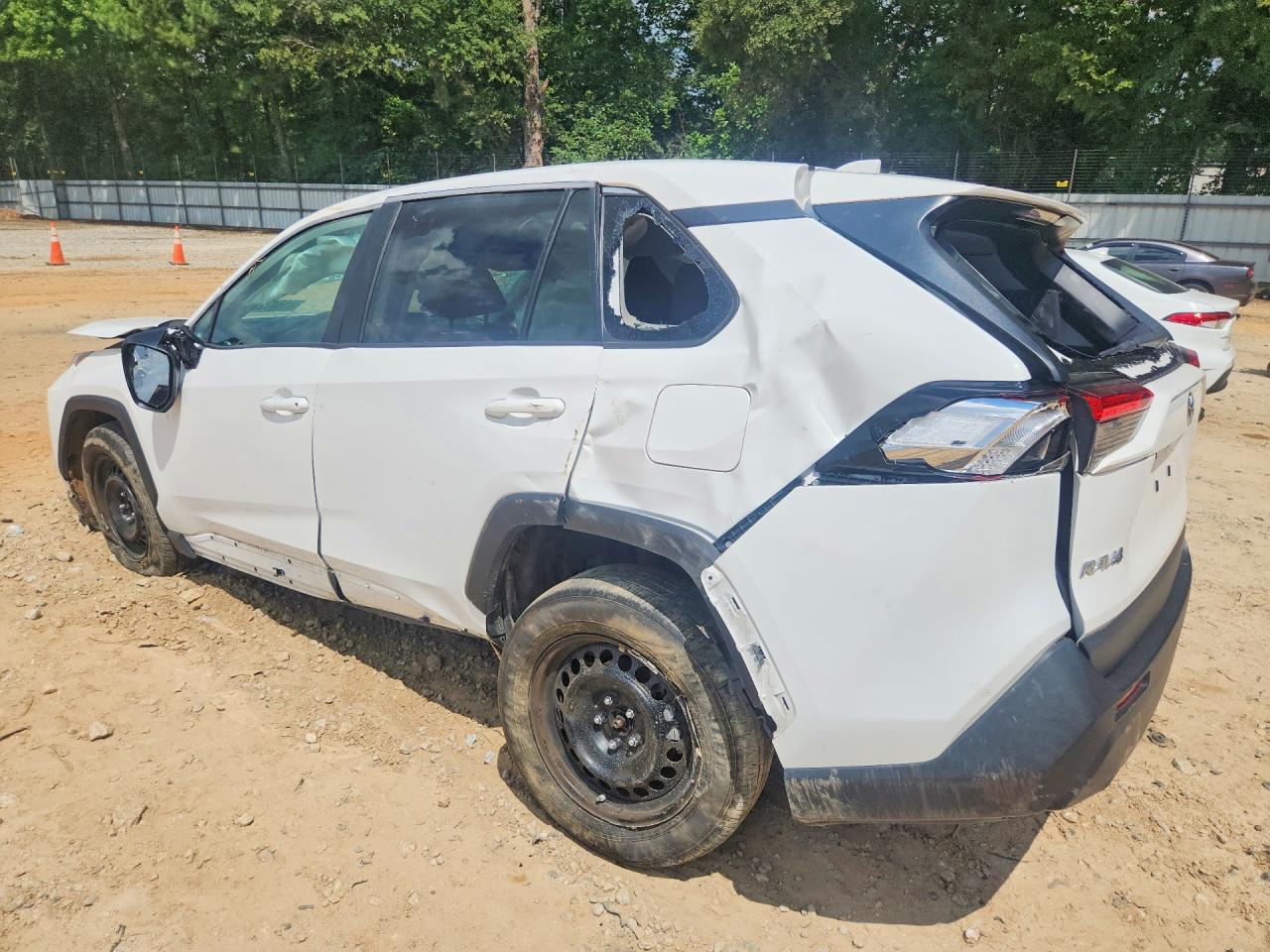 2023 TOYOTA RAV4 LE — снимка 2