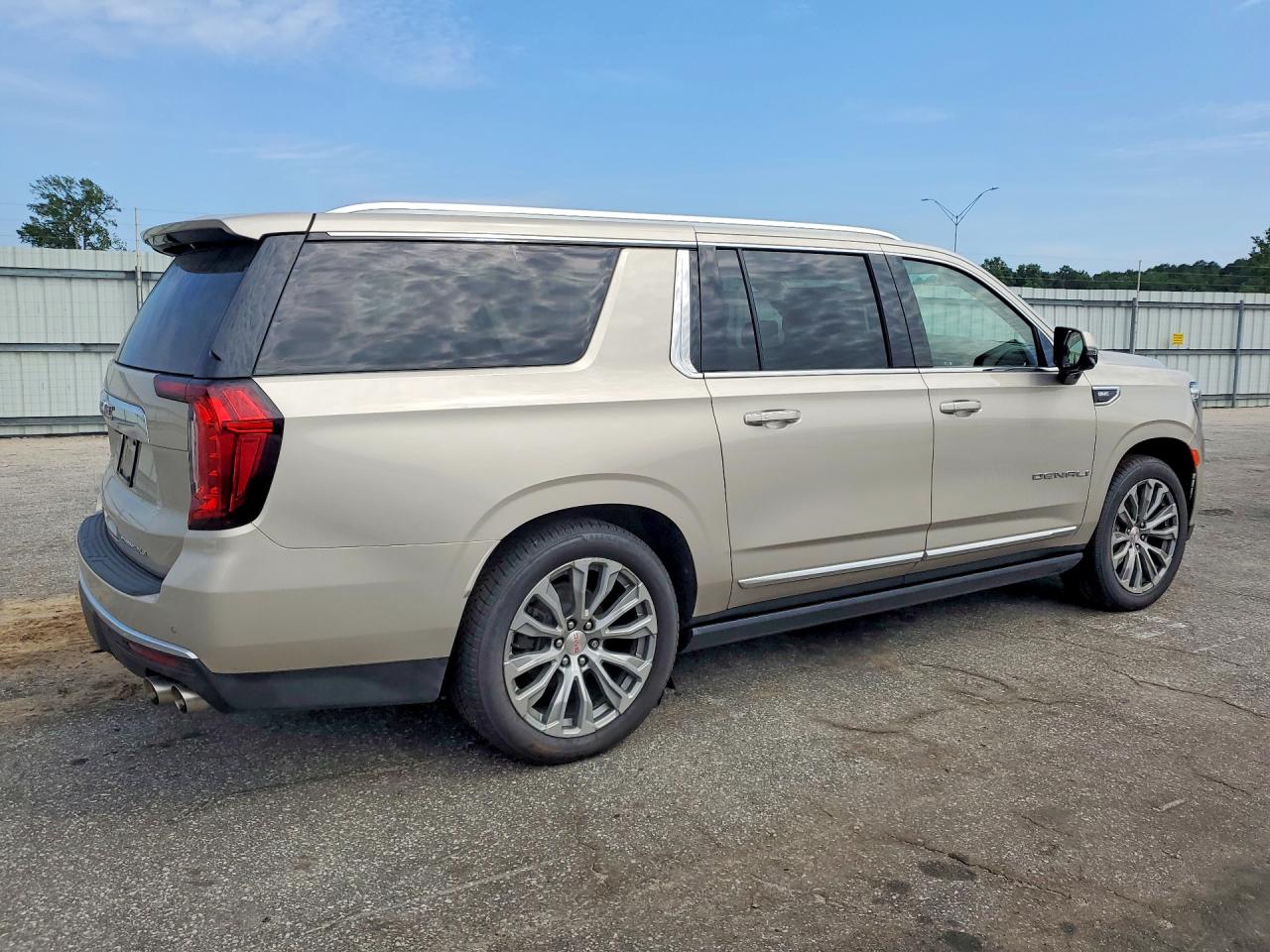 2021 GMC YUKON XL DENALI — снимка 3