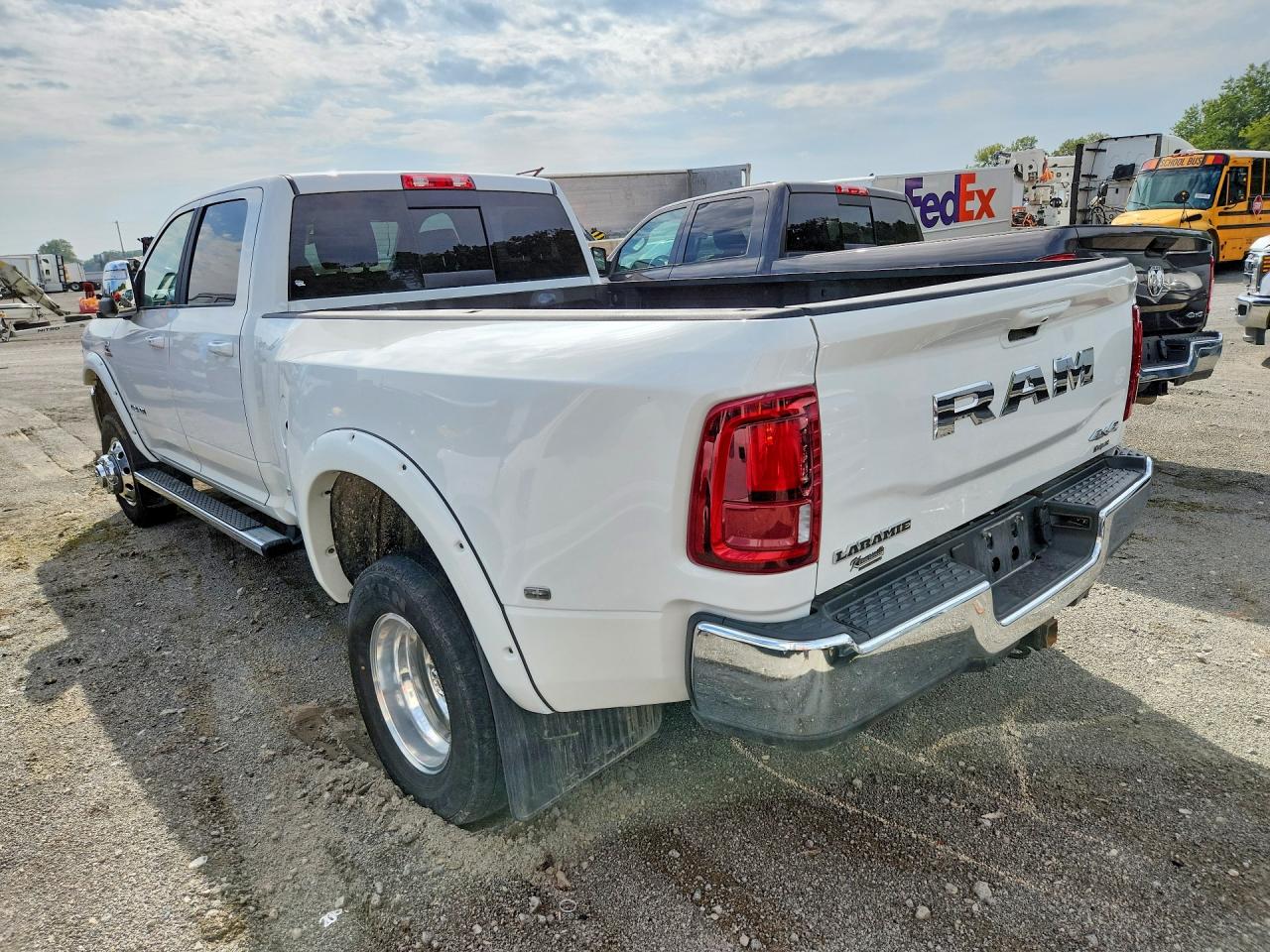 2025 RAM 3500 LARAMIE — снимка 2