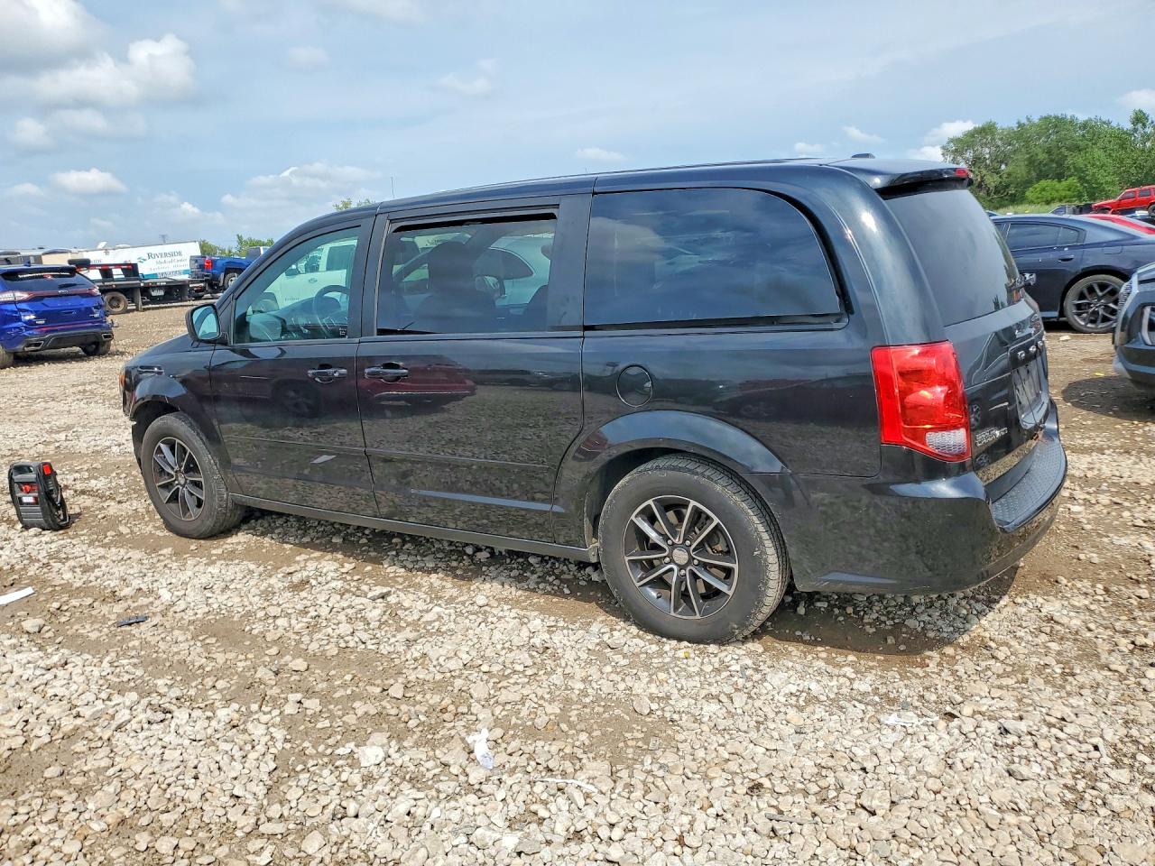 2015 DODGE GRAND CARAVAN SE — снимка 2