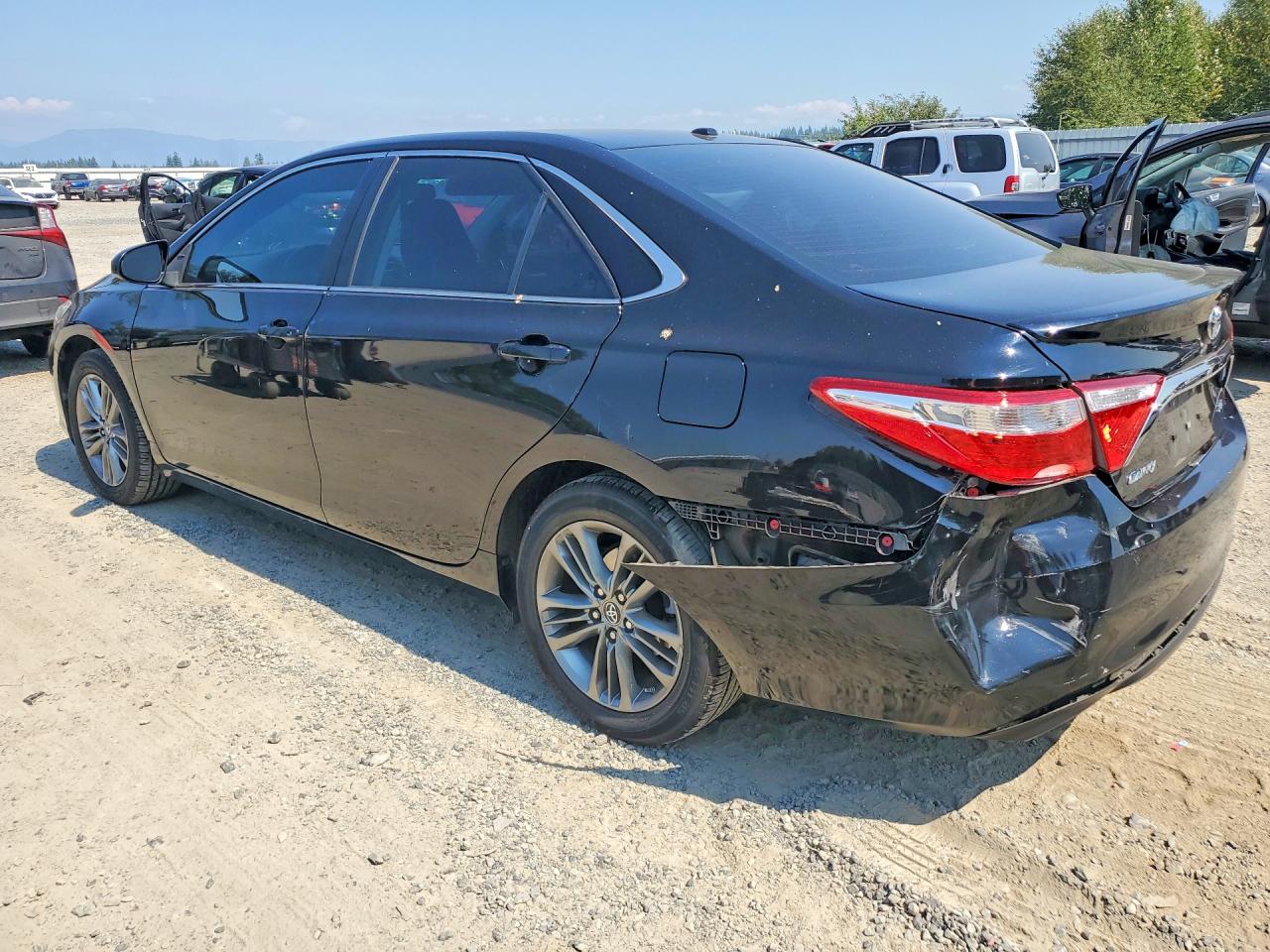 2017 TOYOTA CAMRY SE — снимка 2