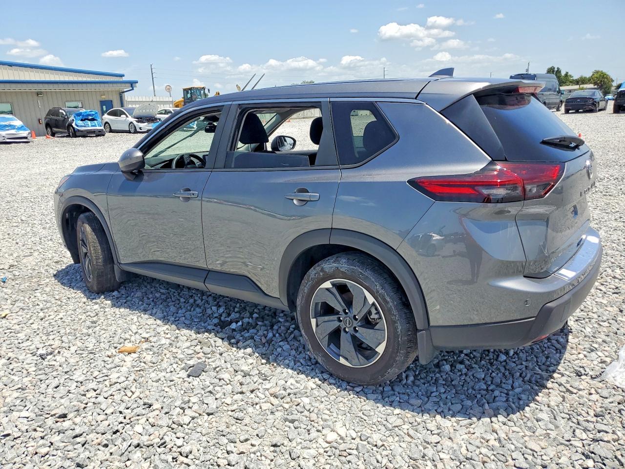 2026 NISSAN ROGUE SV — снимка 2