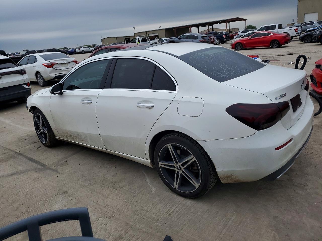 2019 MERCEDES-BENZ A 220 — снимка 2
