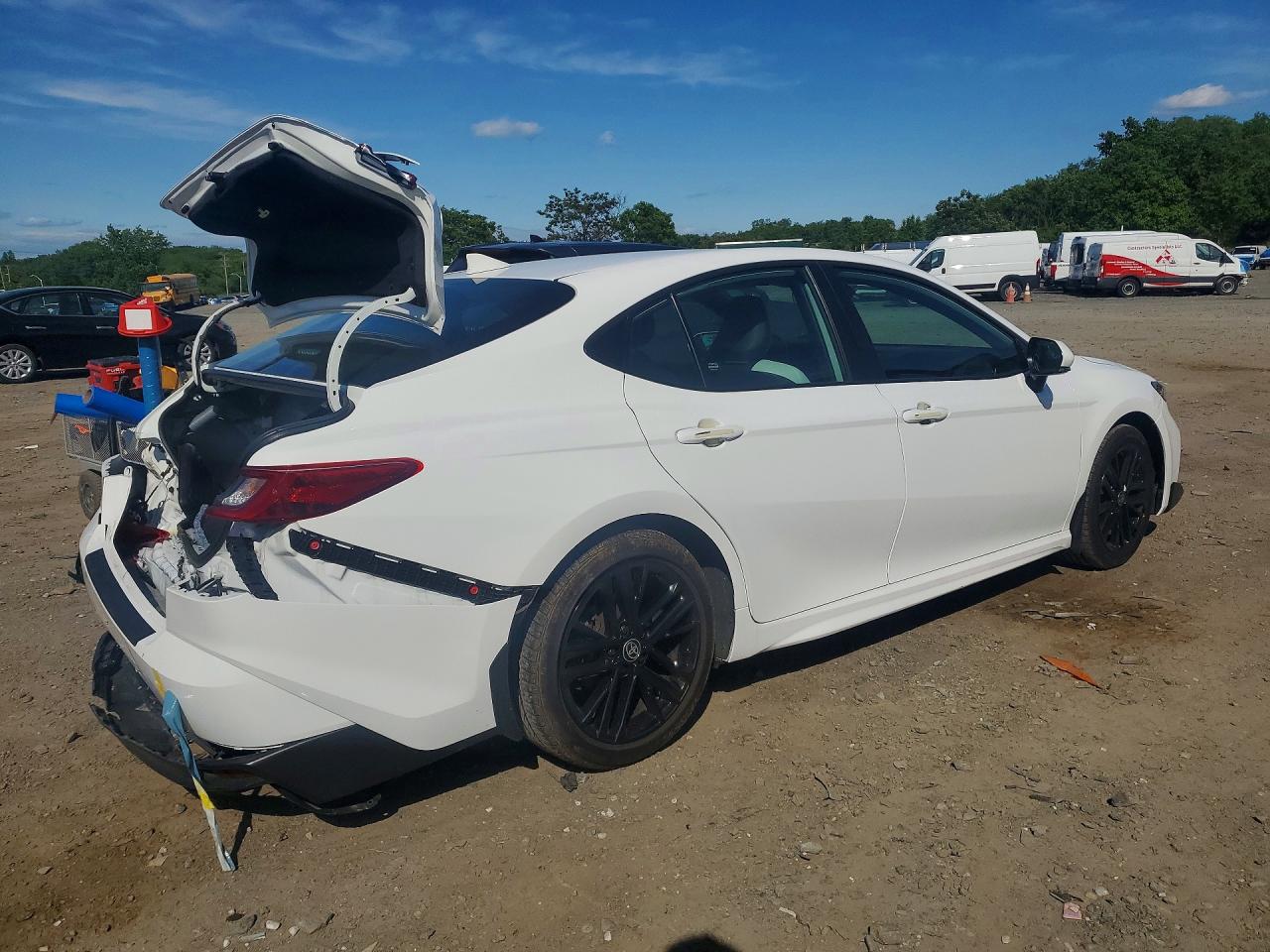 2025 TOYOTA CAMRY SE — снимка 3