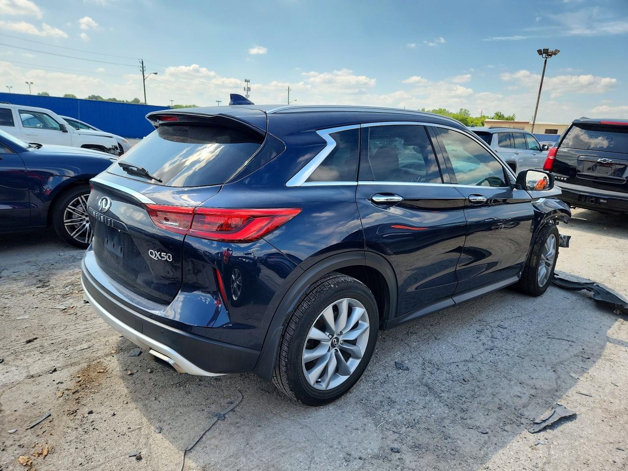 2021 INFINITI QX50 ESSENTIAL — снимка 3