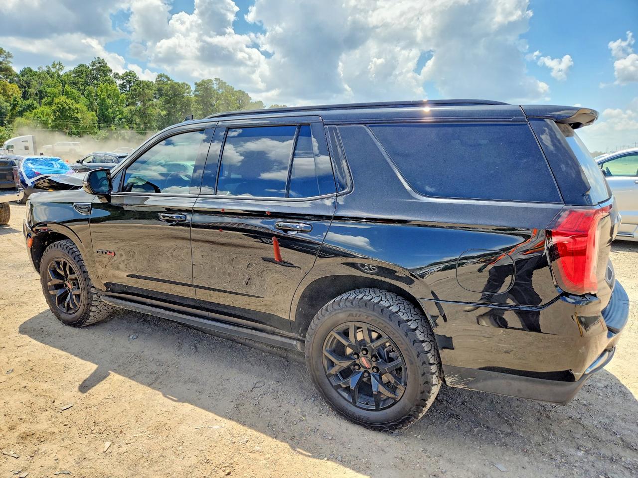 2022 GMC YUKON AT4 — снимка 2