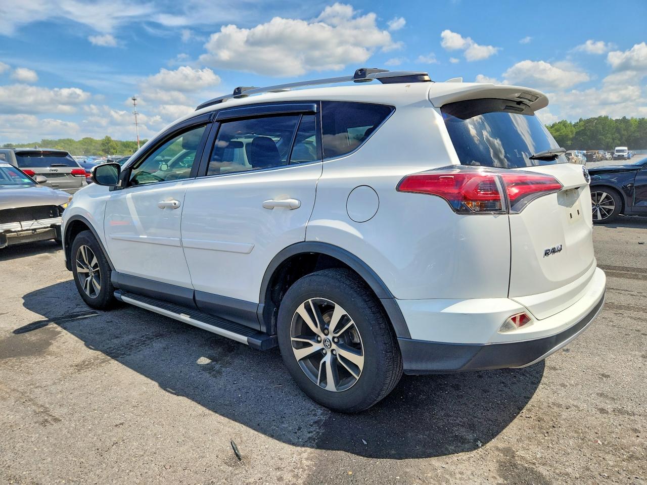 2018 TOYOTA RAV4 XLE — снимка 2