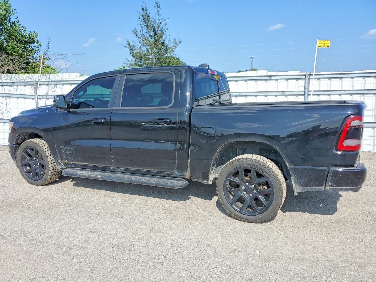 2024 RAM 1500 SPORT — снимка 2