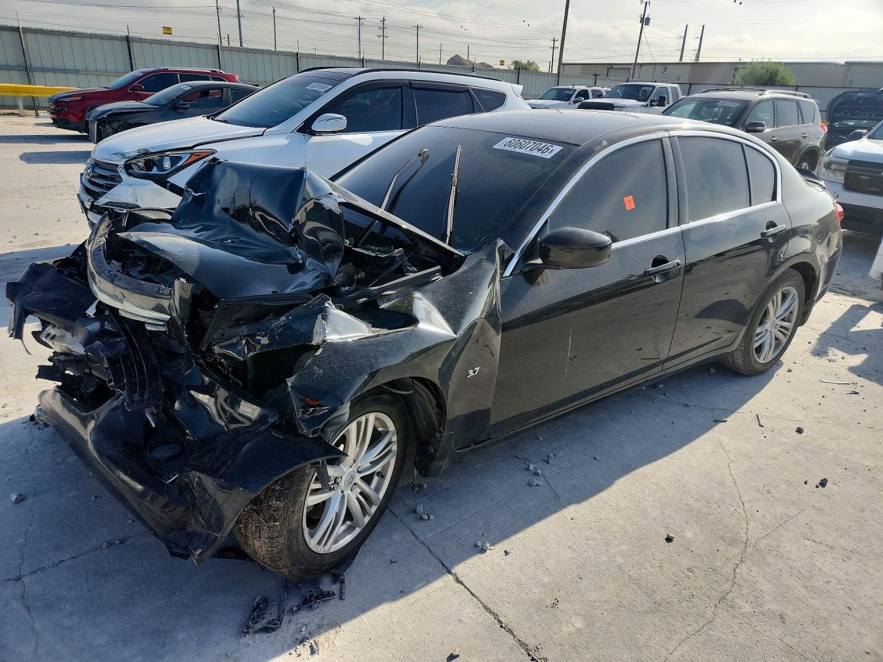 2015 INFINITI Q40 BASE